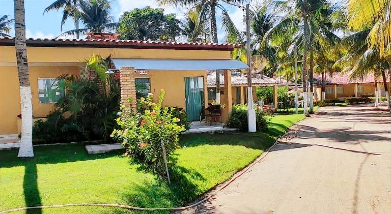 Vacation home with patio, barbeque & pool in Maragogi