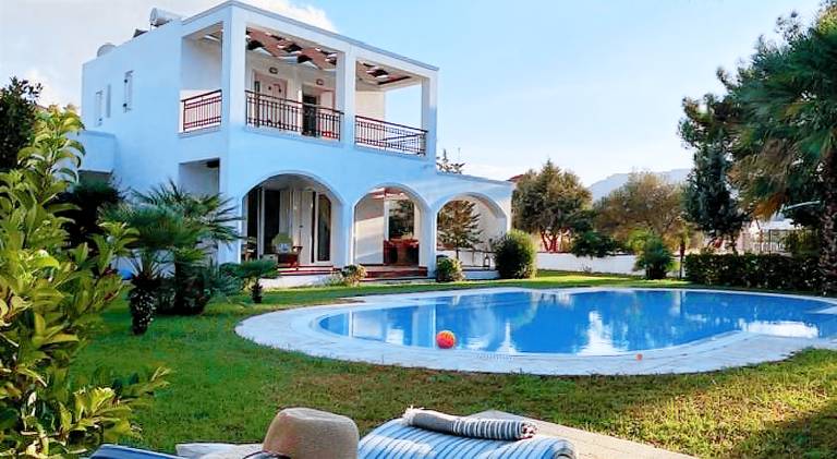 Villa with pool & garden in Rhodes