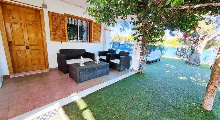 Vacation home with garden, patio & private pool — photo 3