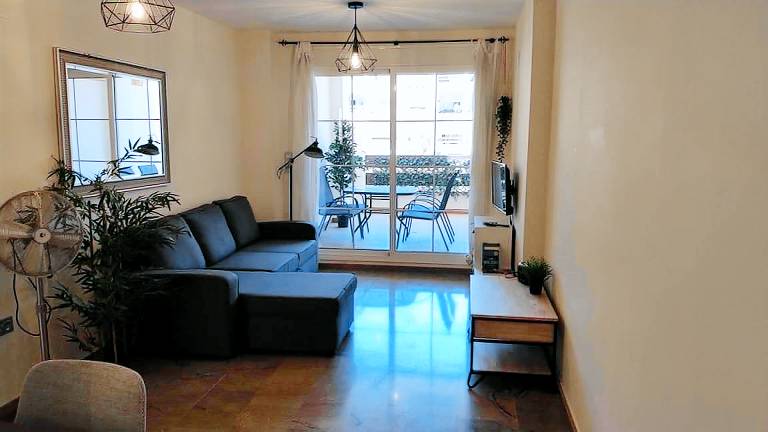 Holiday apartment with pool, patio & garden | Close to the beach | Pets allowed — photo 2