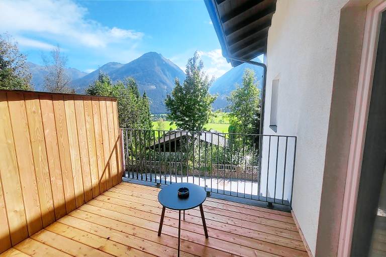 Rental apartment with pool, BBQ & garden — photo 3