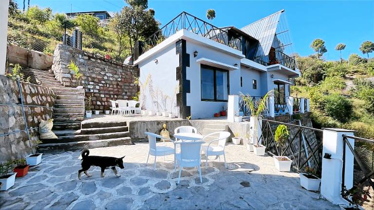 House with terrace & yard — photo 5