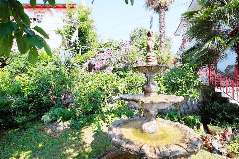 Fully equipped rental apartment with patio, garden & barbeque | Pets are welcome — photo 4