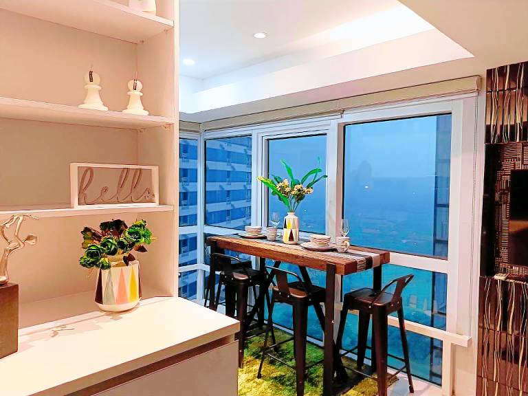 BGC's High-End Business Living; Luxury meets life. — photo 3