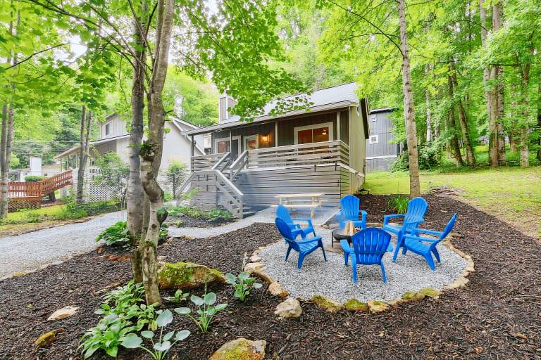 Maggie Valley Mountain Escape w/ Fire Pit & Deck — photo 4