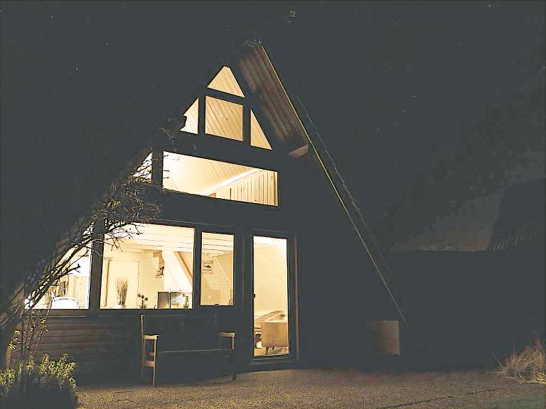 House with patio & garden | Beach nearby | Dogs allowed — photo 2