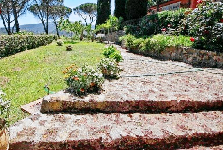 Family-oriented villa with grill & yard | Sea view | Dogs allowed — photo 4