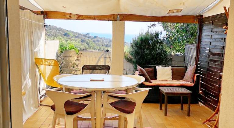 Holiday apartment with jacuzzi, terrace & garden — photo 4