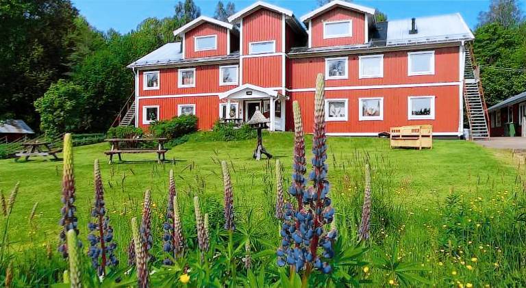 Rental apartment with garden, BBQ & sauna in Karlstad