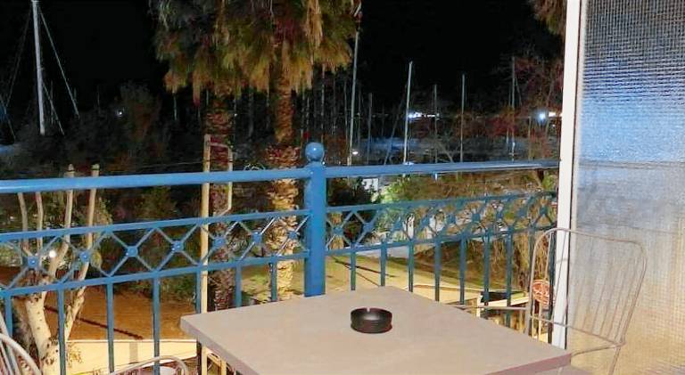 Rental apartment with patio — photo 4