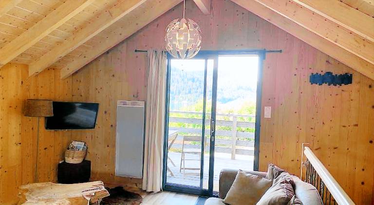 Fully equipped chalet with barbeque, yard & patio | Pet-friendly — photo 2