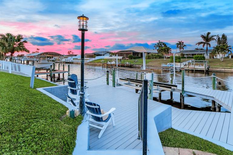 House with terrace & private pool | Water view — photo 4