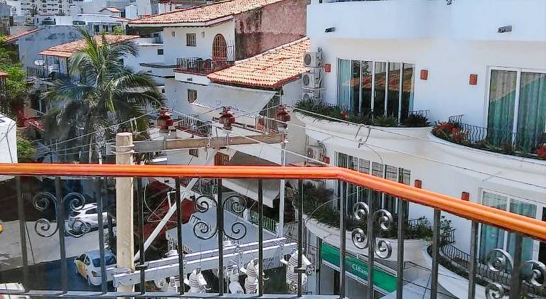 Apartment with private pool & patio | Close to the beach | Pets are welcome — photo 4