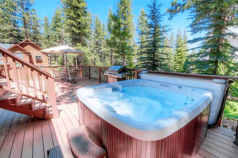 Rocky Top Retreat Pool Table & Hot Tub COH1292