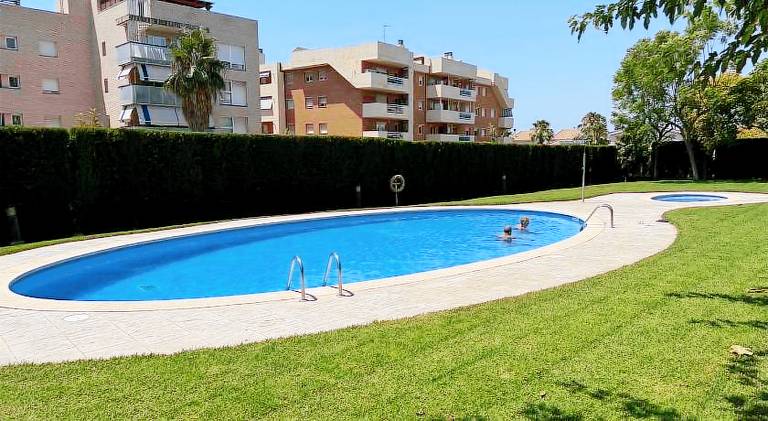 Apartment with patio, private pool & garden in Cambrils