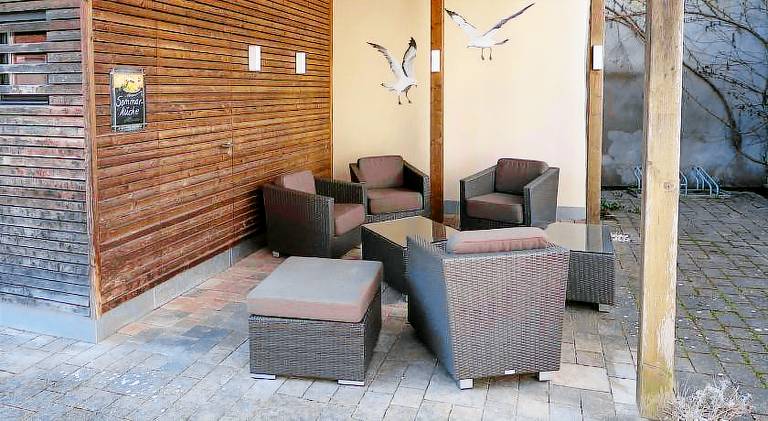 Holiday apartment with terrace, grill & yard — photo 5