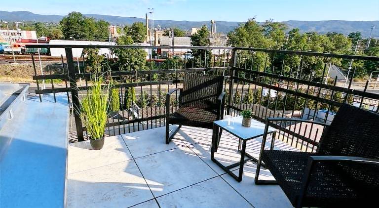 Apartment with terrace — photo 3