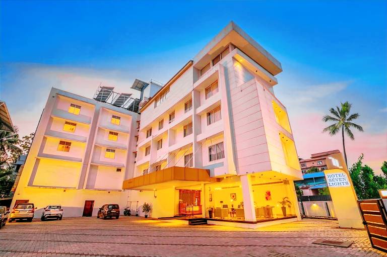 HOTEL SEVEN LIGHTS