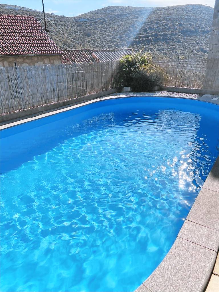 Vacation home with private pool & barbeque | Pool view — photo 2