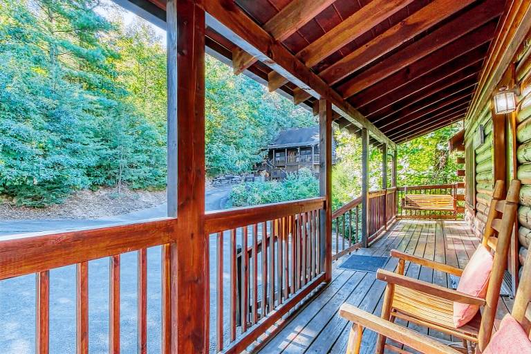 Family-oriented charming cabin with private pool | Pets allowed — photo 4