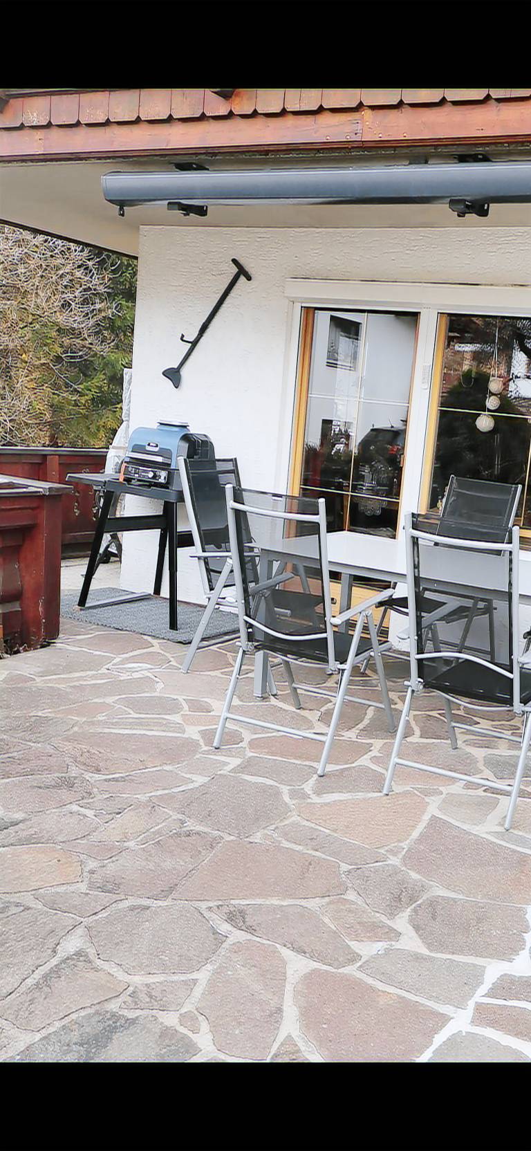 Rental apartment with BBQ, patio & garden | Garden view — photo 5