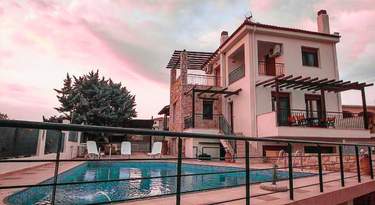 Fully equipped wonderful vacation home with yard, patio & grill | Pets are welcome — photo 2