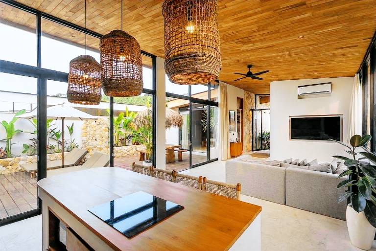 Beautiful villa with terrace, garden & pool | Close to the beach | Pets allowed in Pecatu