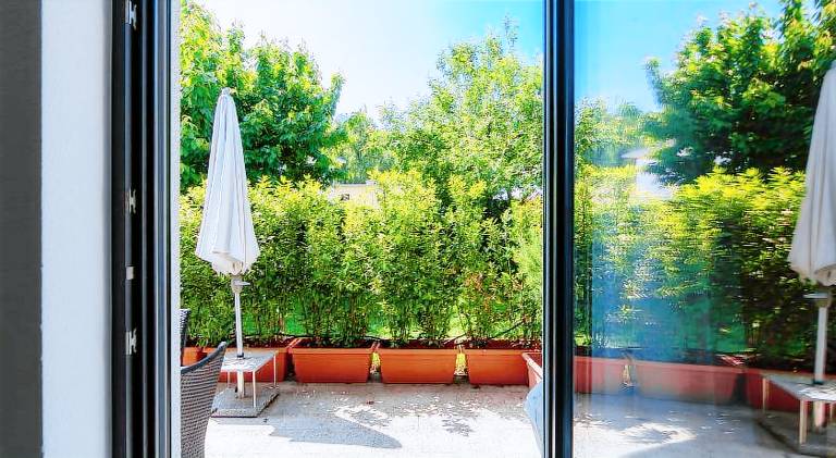 Holiday apartment with patio & garden — photo 3
