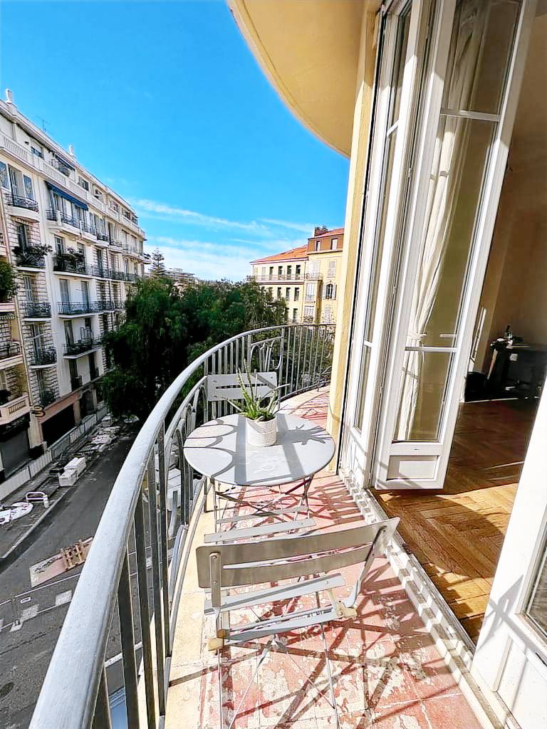 Nice 56m² with balcony in rotunda near the sea — photo 5