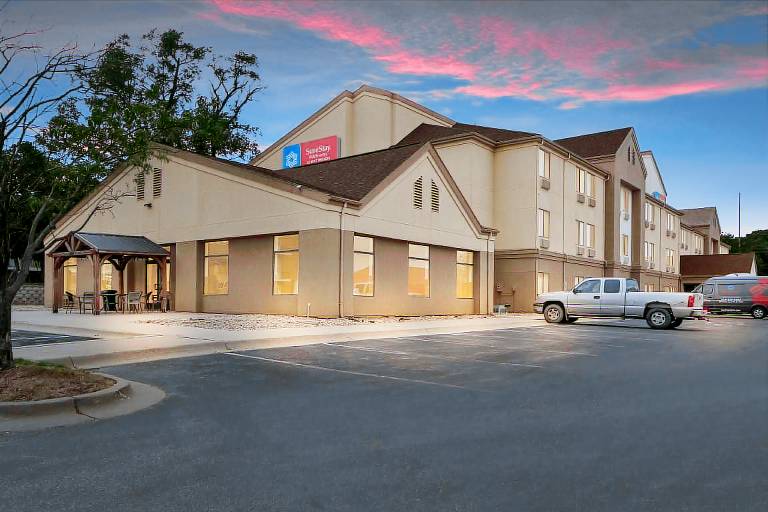 SureStay Plus by Best Western Coralville Iowa City in Coralville, IA