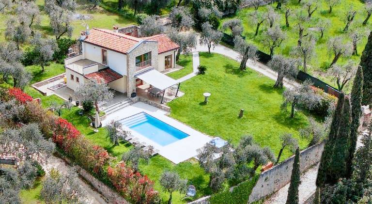 Villa with pool & hot tub in Malcesine
