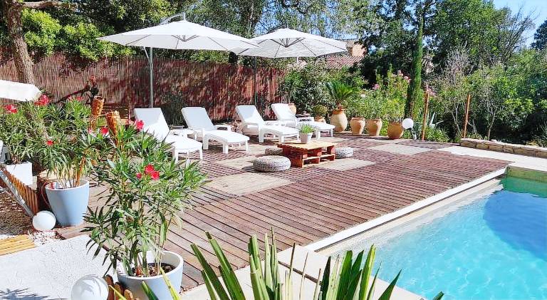 Holiday apartment with barbeque, yard & terrace in Le Cannet