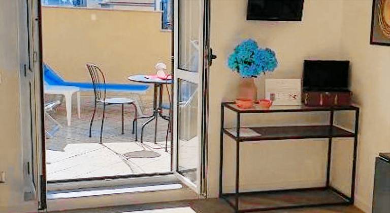 Holiday apartment with terrace | Close to Naples Cathedral in Naples