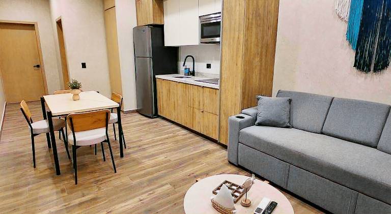 Apartment with pool & hot tub — photo 2