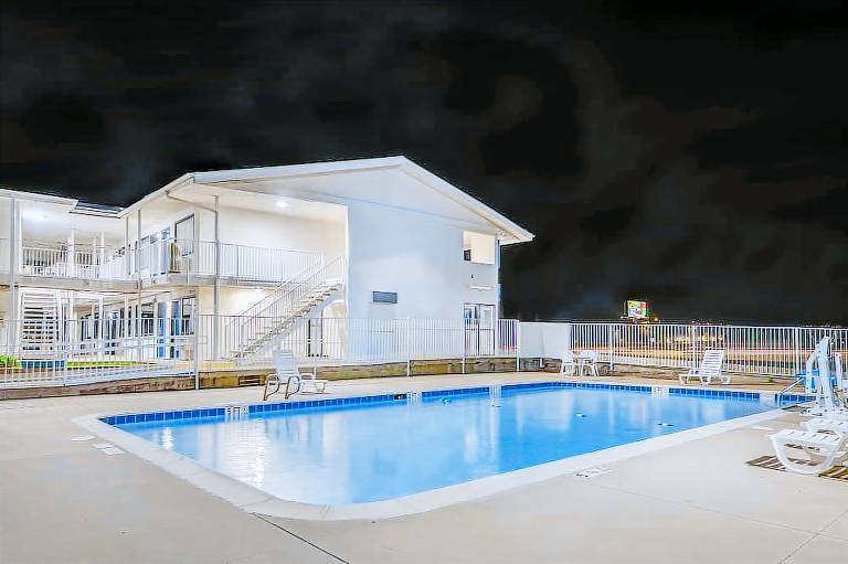 Motel 6 Denton TX UNT