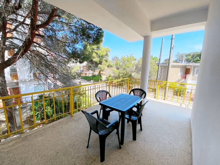 Apartment with terrace & yard — photo 2