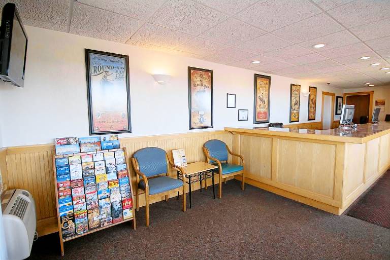 Motel 8 Laramie — photo 3