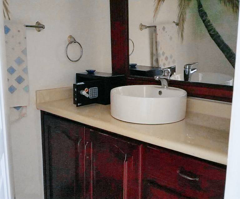Rental apartment with terrace, garden & pool — photo 4