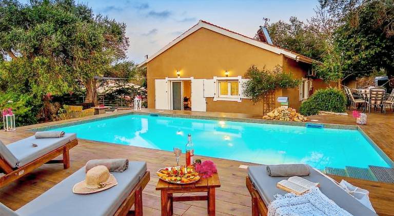 Villa with patio, yard & grill in Paxos
