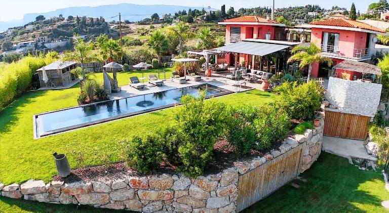 Villa with BBQ, private pool & garden in Colomars