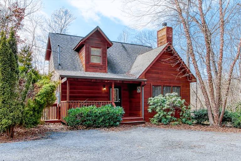 Cabin with private pool in Gatlinburg, TN
