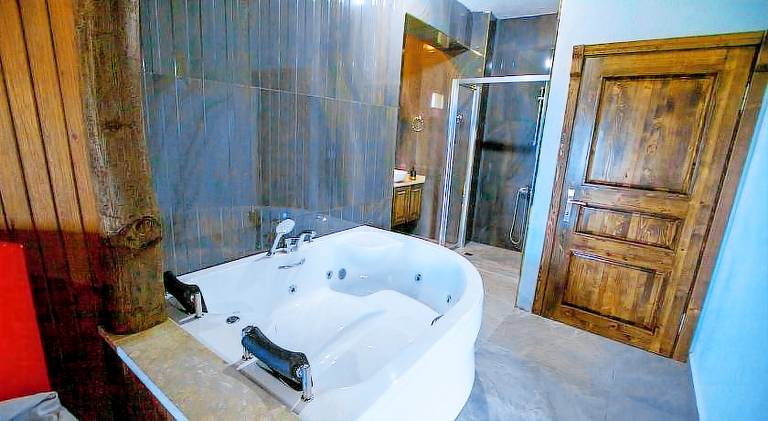 Villa with hot tub, sauna & pool — photo 5