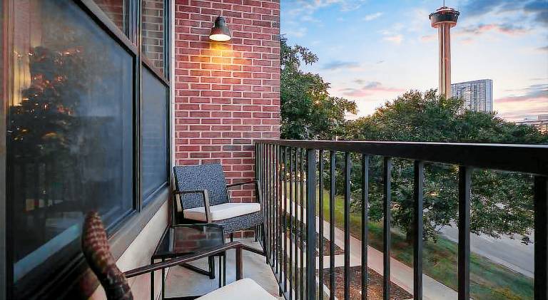 Stylish Downtown 2BR Retreat with Parking and Pool — photo 5