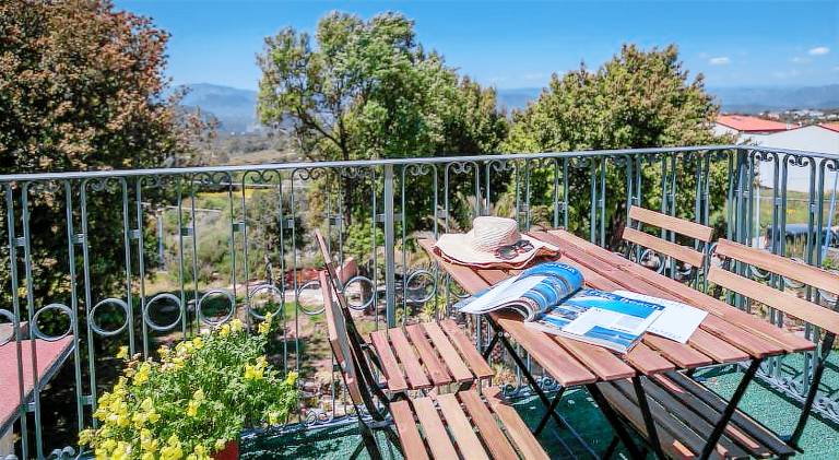 Holiday apartment with terrace & yard in Dorgali
