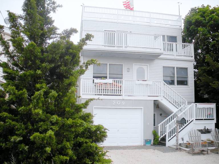 House  Surf City