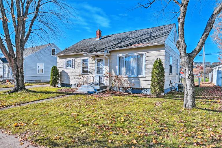 Charming Family Home  4 Mi to Granite Peak! — photo 3