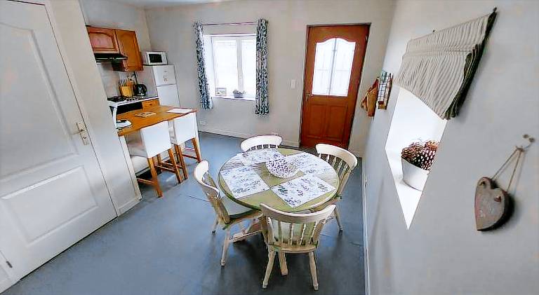 House with 2 rooms for 4 persons — photo 4