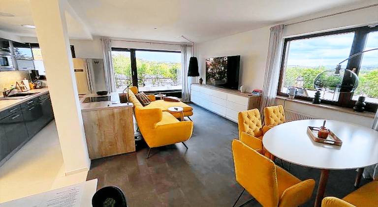 Penthouse mit Traumblick auf Teutoburger Wald - Dachterrasse, Whirlpool, Tiefgarage, Innenstadt in Bad Salzuflen