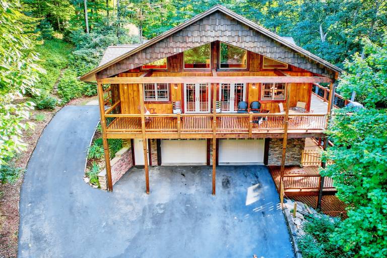 Cabin with hot tub & barbeque | Mountain view in Boone, NC