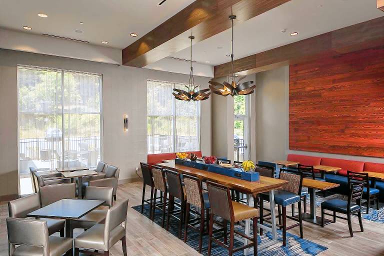 Hampton Inn & Suites Asheville Biltmore Village — photo 2